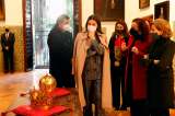 Letizia Ortiz apuesta por un look masculino y oversize en su visita al Monasterio