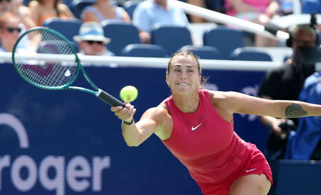 Mason (United States), 20/08/2023.- Aryna Sabalenka of Belarus in action against Jessica Pegula of the US (unseen) during the Women's singles final match of the Cincinnati Open, in Mason, Ohio, USA, 19 August 2024. (Tenis, Bielorrusia) EFE/EPA/MARK LYONS