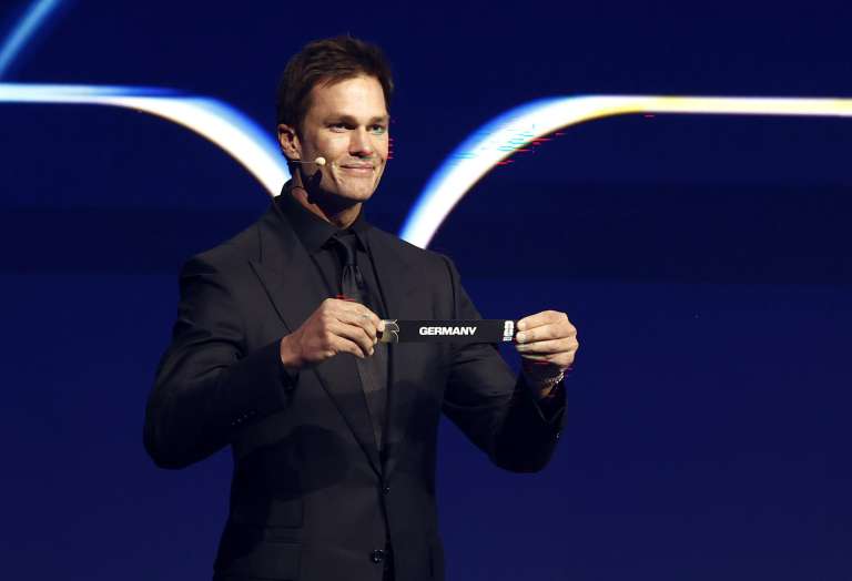 WASHINGTON (United States), 05/12/2025.- Draw assistant Tom Brady holds the ticket of Germany as the groups for the seeded nations are drawn during the FIFA World Cup 2026 Final Draw at the Kennedy Center in Washington DC, USA, 05 December 2025. (Mundial de Fútbol, Alemania) EFE/EPA/WILL OLIVER