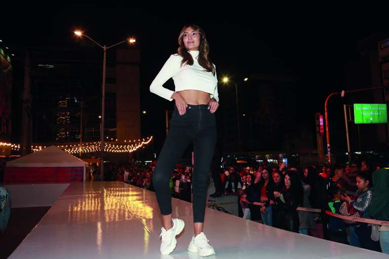 Pasarela NEOS 23