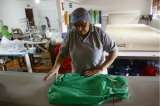 Emprendimiento "verde" de bolsas en Medellín busca reducir uso de plásticos