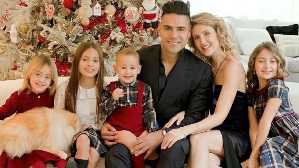 Falcao, Lorelei Taron y sus hijos, Dominique, Jedidiah, Annette y Desirée