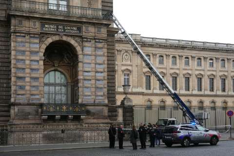 Revelan más detalles sobre el atraco al Louvre y el robo de joyas napoleónicas