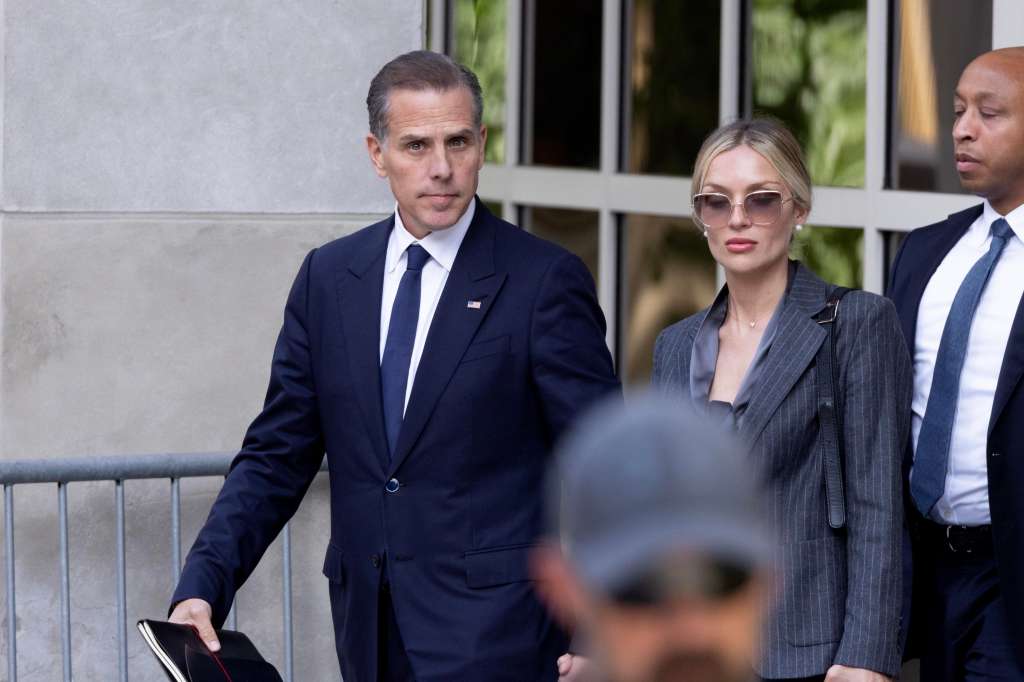Wilmington (United States), 03/06/2024.- Hunter Biden (L), son of US President Joe Biden, and his wife Melissa Cohen Biden (R) leave at the end of the first day of his federal gun trial, at the US Federal District Court in Wilmington, Delaware, USA, 03 June 2024. Hunter Biden is the first child of a sitting president to appear in court facing criminal charges. EFE/EPA/MICHAEL REYNOLDS