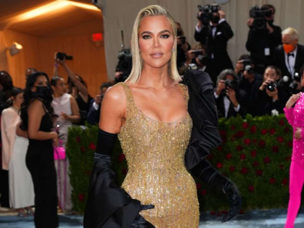 Khloe Kardashian aseguró: El ejercicio va de la mano con la salud mental, y cuando me siento en el gimnasio, me siento tan realizada. Lo que le das al gimnasio, lo obtienes”.