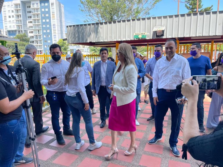 La senadora Aydeé Lizarazo, precandidato del Partido MIRA dentro de la coalición Equipo por Colombia, votó desde Armenia, Quindío.