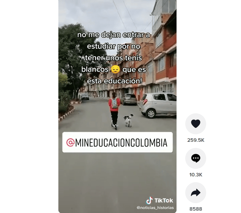 Por medio de un video, padres de familia denunciaron que a su hija le fue prohibida la entrada al colegio por no portar el uniforme como ordena el centro educativo.