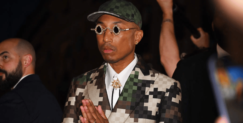 Pharrell estrenó en su desfile para Louis Vuitton otras gafas de sol Tiffany & Co.