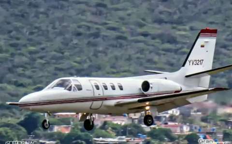 Hallan restos de avión desaparecido en Venezuela con cinco personas a bordo