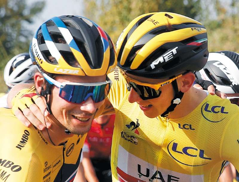 Los ciclistas Primoz Roglic (izq.) y Tadej Pogacar protagonizaron un espectacular final en el Tour de Francia.