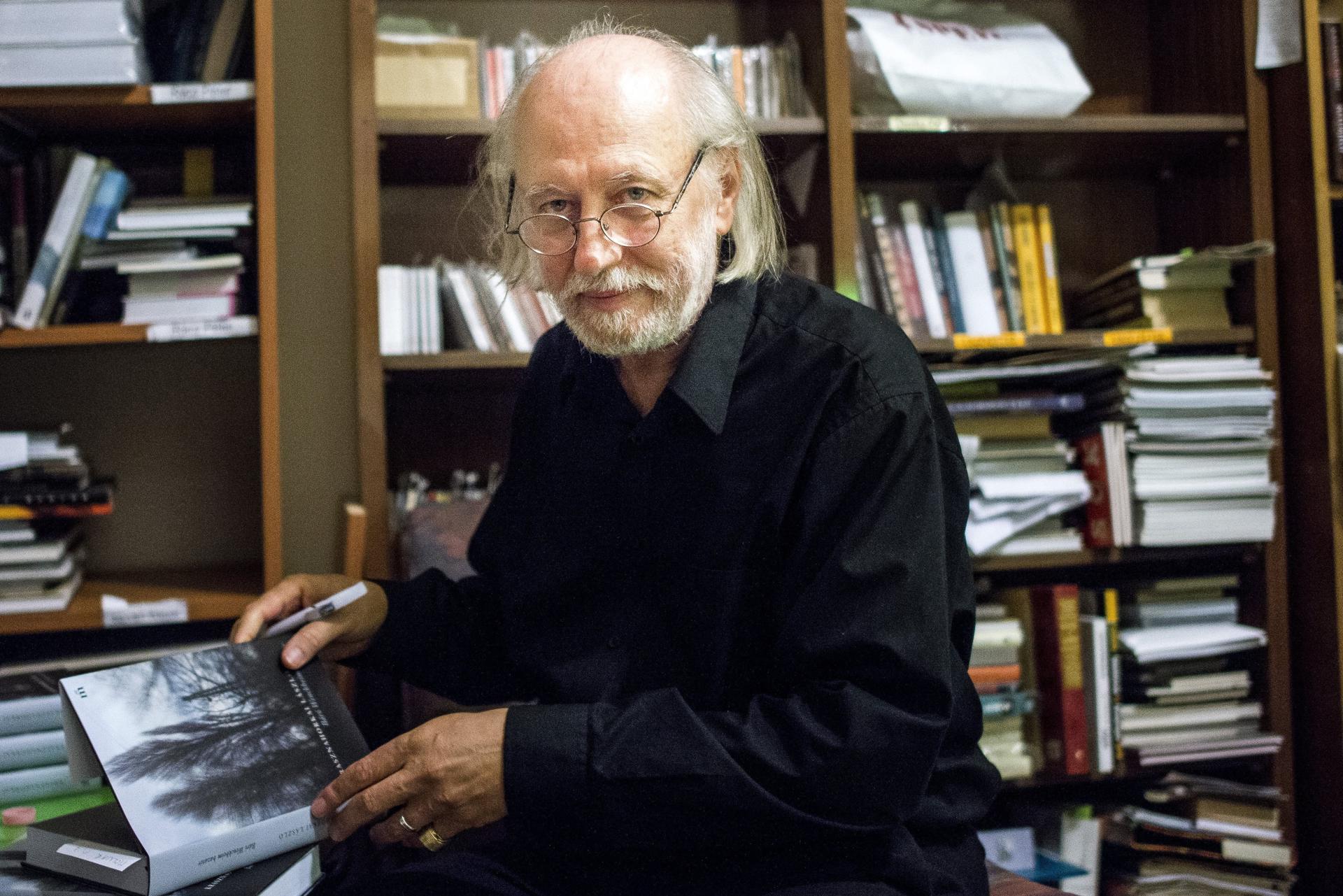 Budapest (Hungary), 09/10/2025.- A photo made available 09 October 2025 shows Hungarian writer Laszlo Krasznahorkai, the 2025 winner of the Nobel Prize in Literature, in Budapest, Hungary, 19 September 2016. The Swedish Academy honored Laszlo Krasznahorkai with the 2025 Nobel Prize in Literature for his 'visionary and apocalyptic prose.' (Hungría, Suecia) EFE/EPA/Janos Marjai HUNGARY OUT