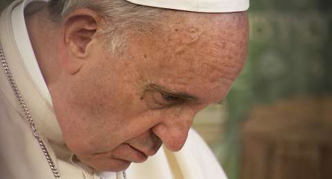 Papa Francisco cancela su agenda por presentar un “estado febril” de salud