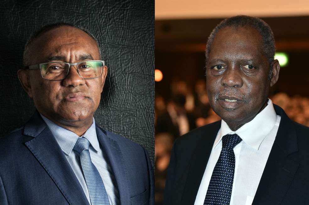 Ahmad Ahmad (izquierda) venció a Issa Hayatou en las elecciones a la CAF. / AFP