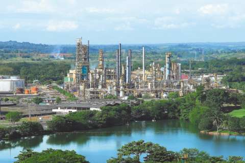 Grandes petroleras dan giro hacia la petroquímica