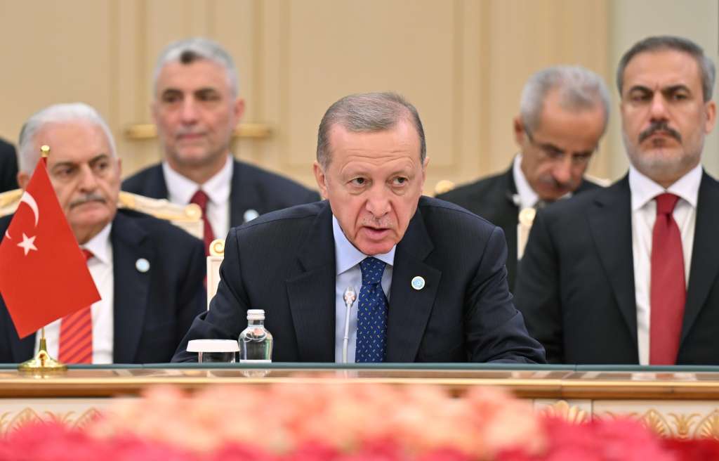 Astana (Kazakhstan), 03/11/2023.- A handout photo made available by Kazakhstan President Press Service shows Turkish President Recep Tayyip Erdogan attends the 10th Summit of OTS Heads of State Council in Astana, Kazakhstan, 03 November 2023. The leaders will discuss current issues on the states' agenda, adopt the Astana Act and the final declaration of the summit. It is planned to sign multilateral documents in the field of emergency situations, metrology, a joint action plan for the implementation of the OTS transport program, make personnel decisions in the organization and the Turkic Culture and Heritage Foundation, as well as a decision to declare February 6 the Day of Remembrance for Victims of Disasters and Solidarity within the OTS. (Kazajstán) EFE/EPA/KAZAKHSTAN PRESIDENT PRESS SERVICE/HANDOUT HANDOUT EDITORIAL USE ONLY/NO SALES HANDOUT EDITORIAL USE ONLY/NO SALES
