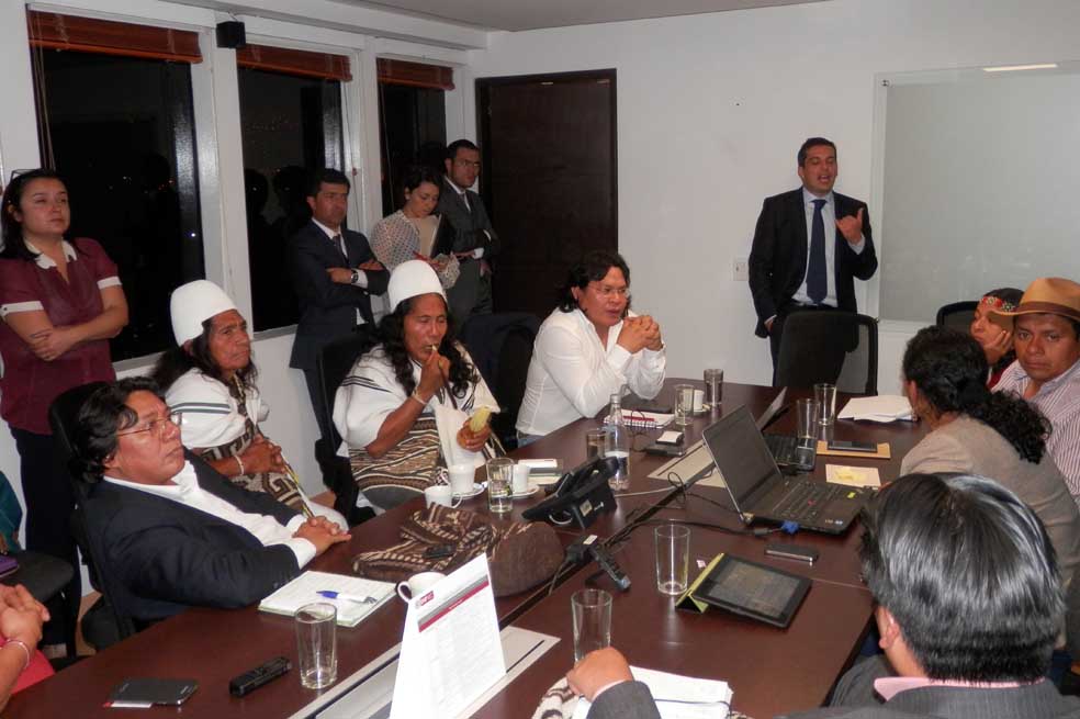 Reunión Pueblos Indígenas y director de Planeación Nacional, Simón Gaviria. /Cortesía MPC Indígena