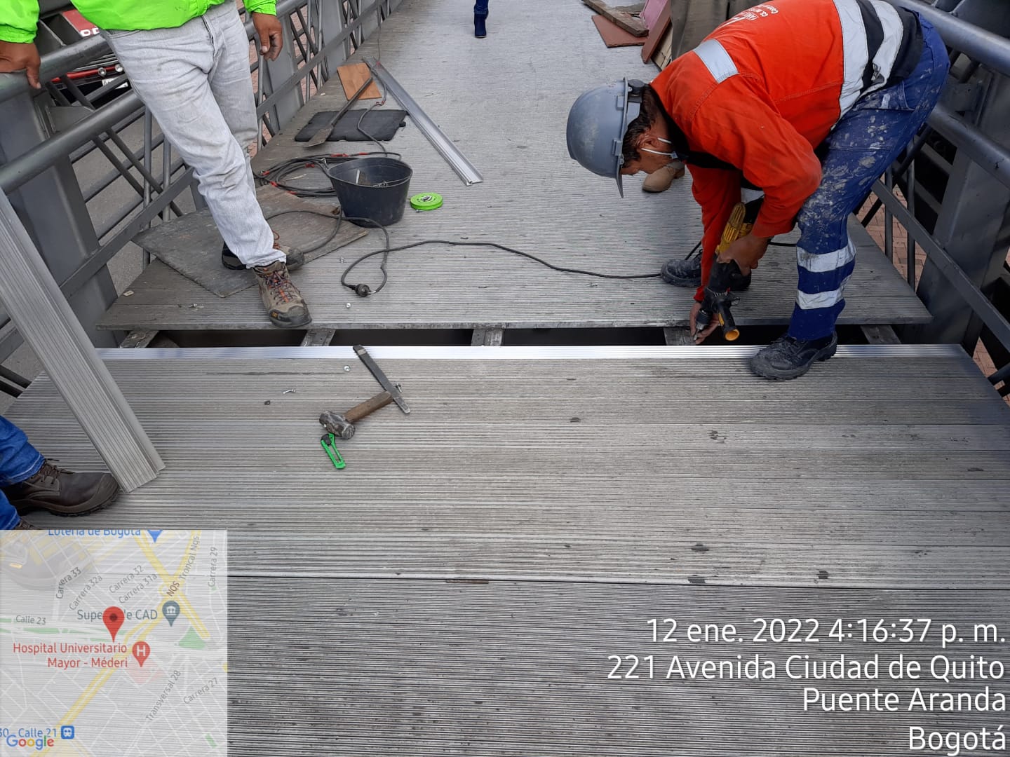 Desde el IDU se afirmó que en la estación CAD ya se había hecho reposición de láminas en el mes de junio de 2021.