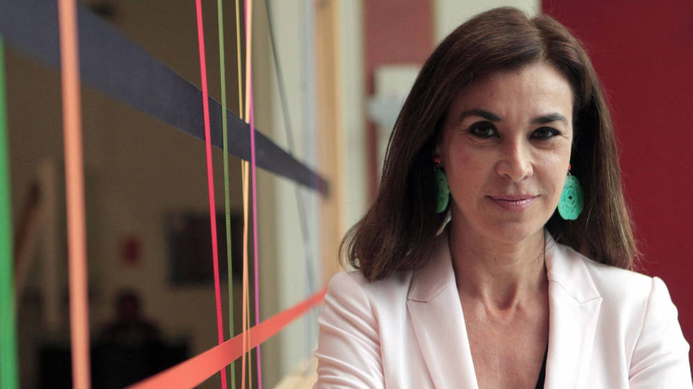 Imagen de la escritora Carmen Posadas, quien acaba de lanzar su más reciente novela, La maestra de títeres. / Efe