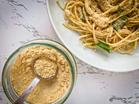 La deliciosa receta del queso parmesano vegano