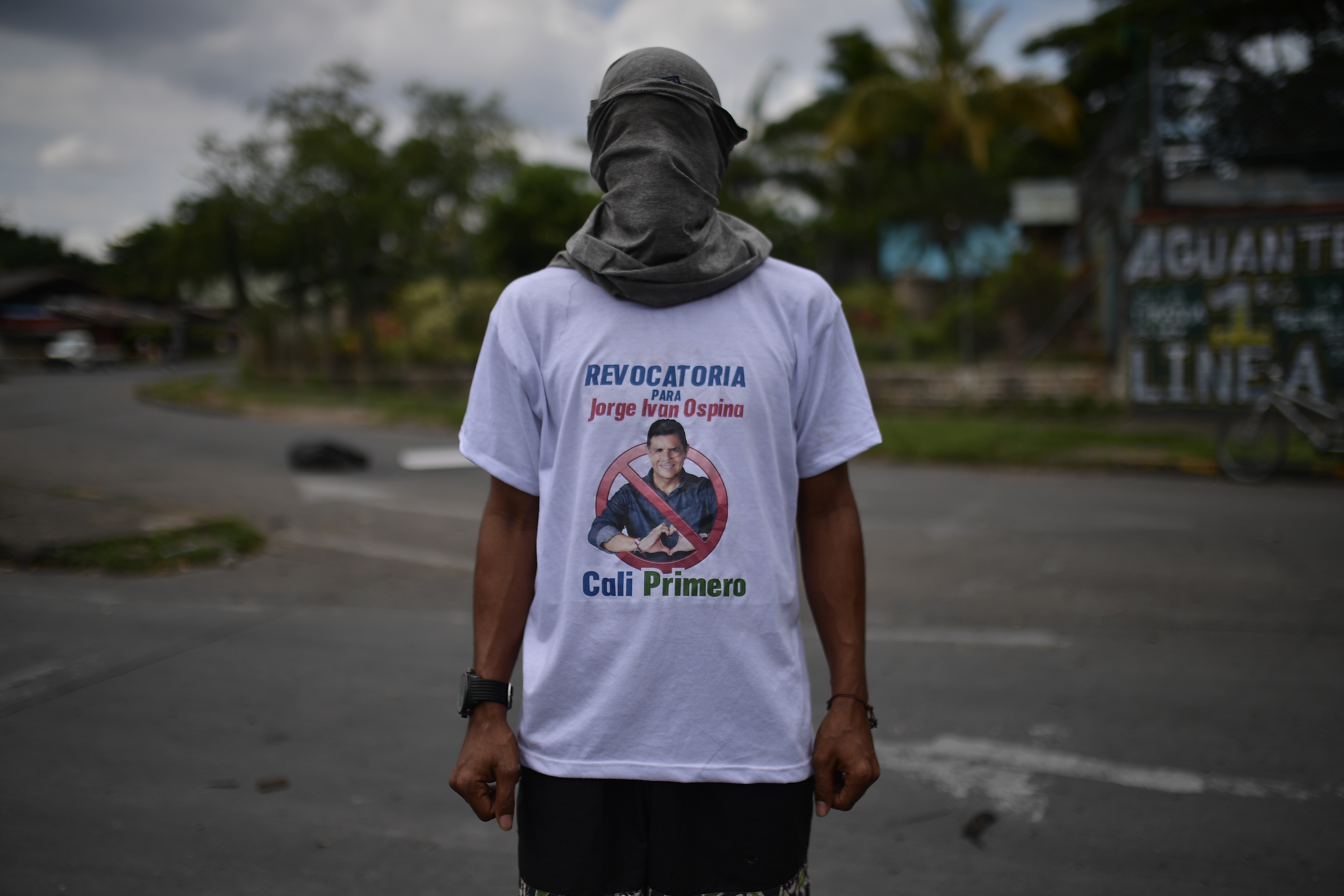 Disparos, casquillos de bala y otras consecuencias del uso desmedido de la fuerza por parte de la policía en el sector de Siloé en Cali