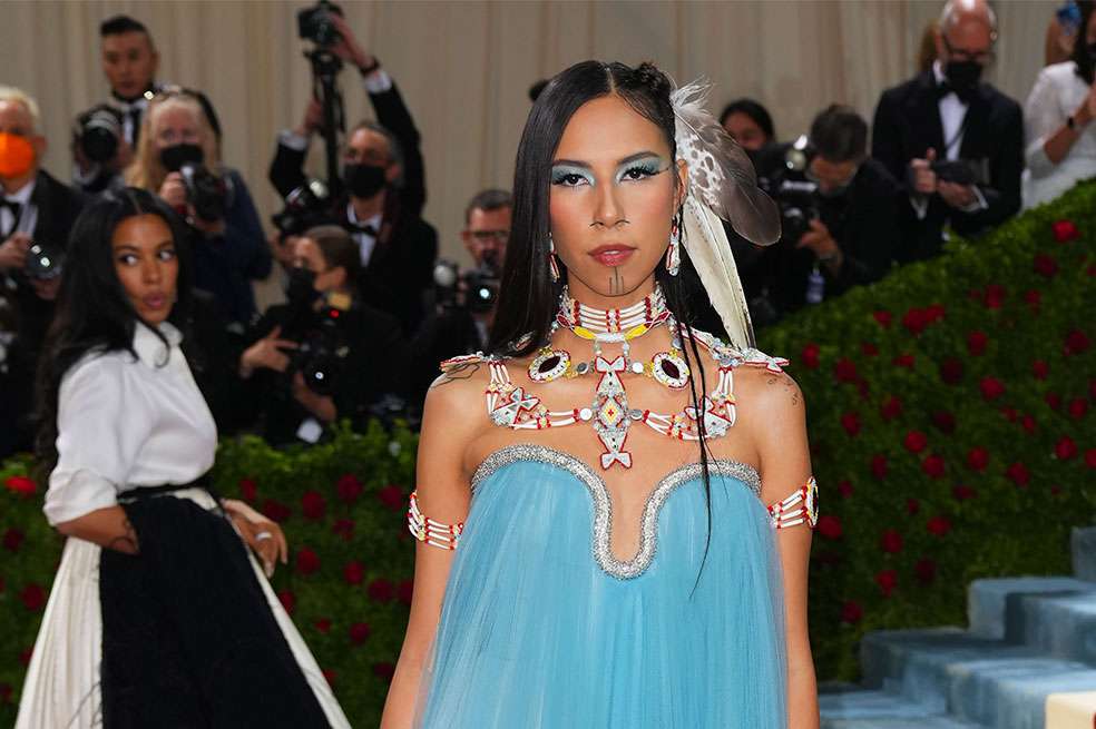 El espectacular outfit de Quannah Chasinghorse en la Gala del Met El espectacular outfit de Quannah Chasinghorse en la Gala del Met