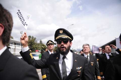 Avianca reintegrará 104 pilotos de la ACDAC que salieron en huelga de 2017
