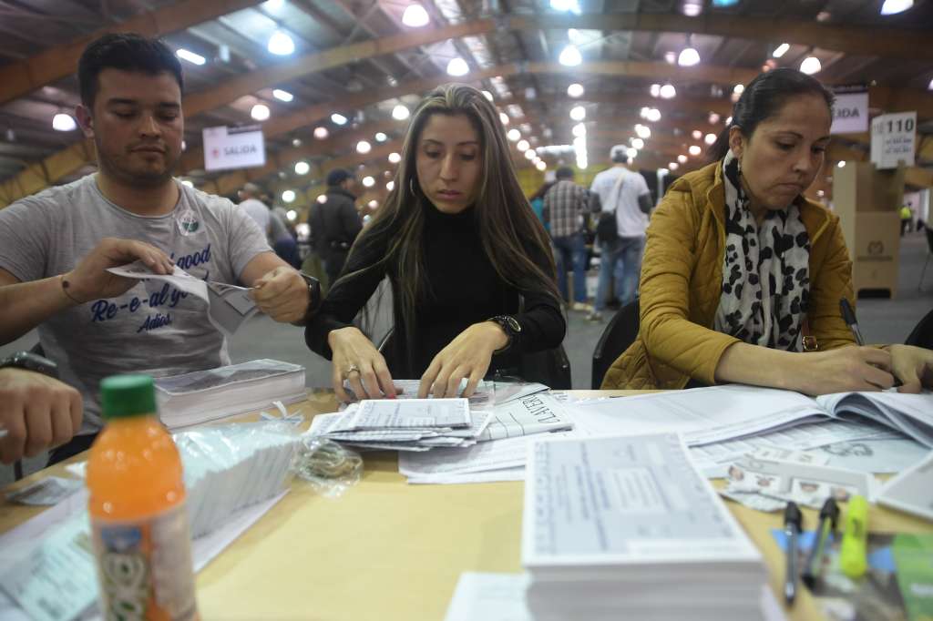Puesto de votación en Corferias, preconteo y escrutinio de los votos de las elecciones presidenciales 2018 segunda vuelta.