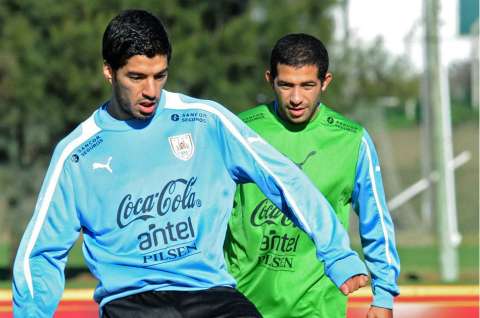 Liverpool dice que Luis Suárez "no está en venta"