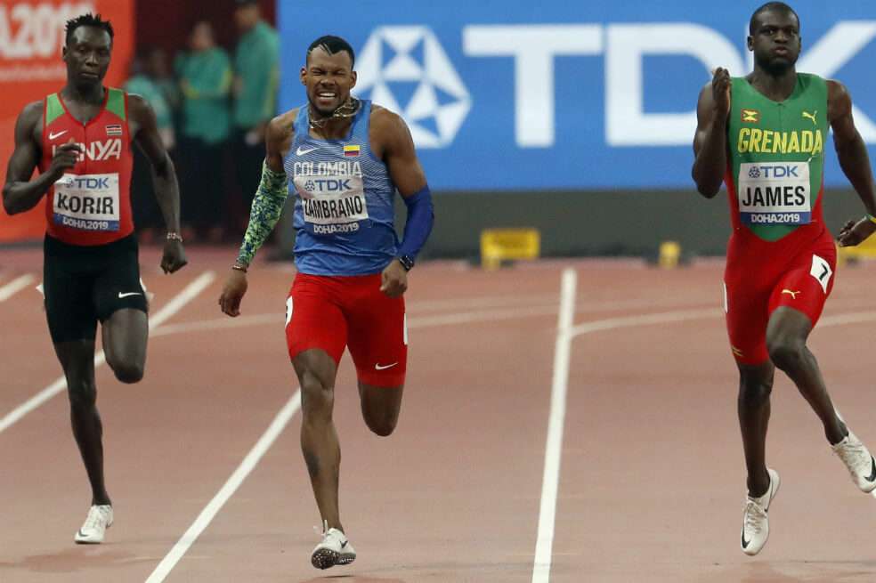 Anthony Zambrano en la carrera que le dio el subtítulo mundial de los 400 metros planos. / EFE