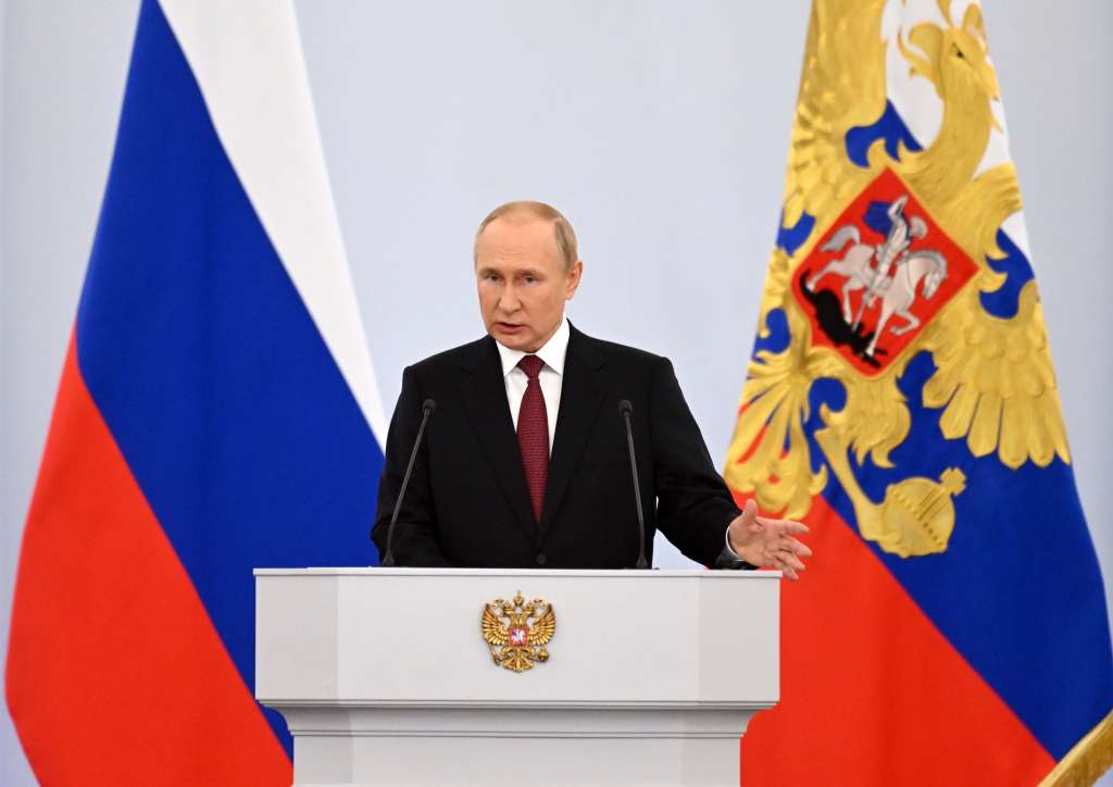 Moscow (Russian Federation), 29/09/2022.- Russian President Vladimir Putin speaks during a ceremony to sign treaties on new territories' accession to Russia at the Grand Kremlin Palace in Moscow, Russia, 30 September 2022. From 23 to 27 September, residents of the self-proclaimed Luhansk and Donetsk People's Republics as well as the Russian-controlled areas of the Kherson and Zaporizhzhia regions of Ukraine voted in a so-called 'referendum' to join the Russian Federation. (Rusia, Ucrania, Moscú) EFE/EPA/GAVRIIL GRIGOROVSPUTNIK/KREMLIN POOL MANDATORY CREDIT