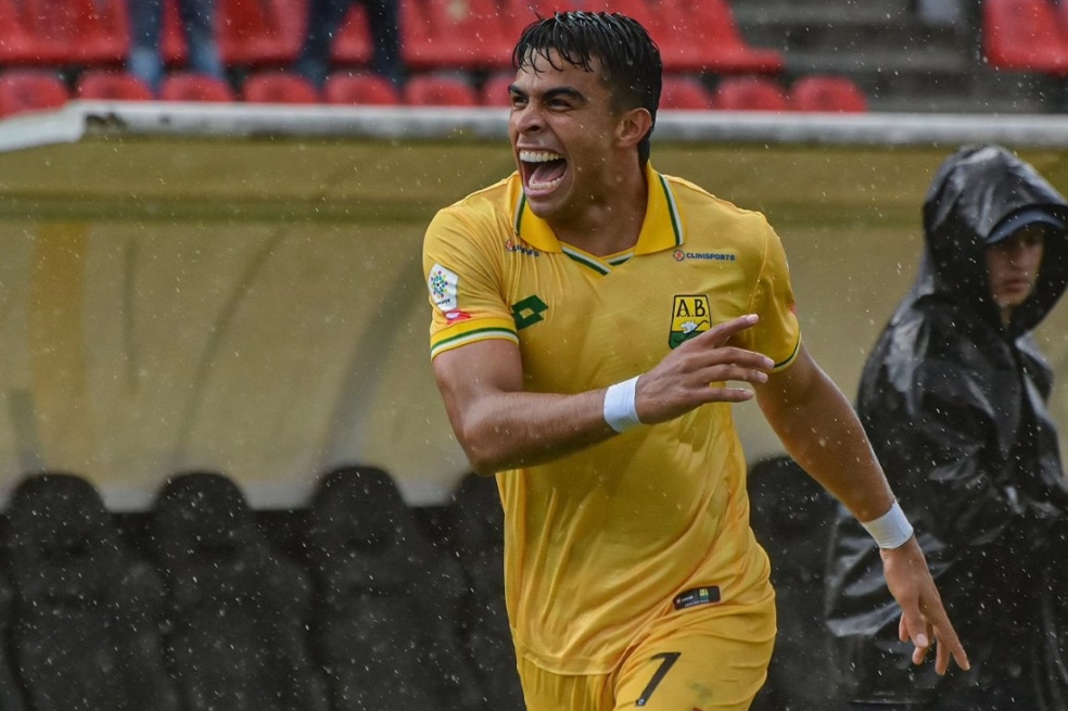 El delantero vallenato Misael Martínez marcó el gol del empate de Bucaramanga frente a Águilas Doradas.