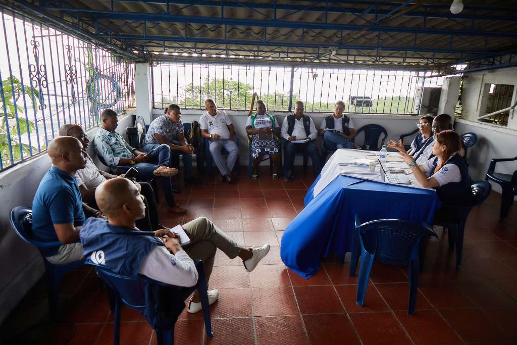 La Defensora del Pueblo, Iris Marín, visitó el río Yurumanguí en Buenaventura, Valle del Cauca, para comprobar sus niveles de contaminación y elevar un llamado de protección al afluente.