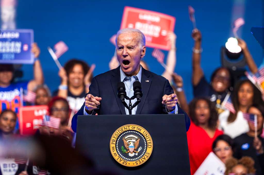 Philadelphia (United States), 17/06/2023.- US President Joe Biden kicks off his reelection campaign with a speech to union members in Philadelphia, Pennsylvania, USA, 17 June 2023. Biden spoke about his labor record and legislative accomplishments at the AFL-CIO rally, which was the first big event in his bid for the 2024 presidency. (Estados Unidos, Filadelfia) EFE/EPA/JIM LO SCALZO