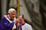 Benedicto XVI, con los pies en la tierra