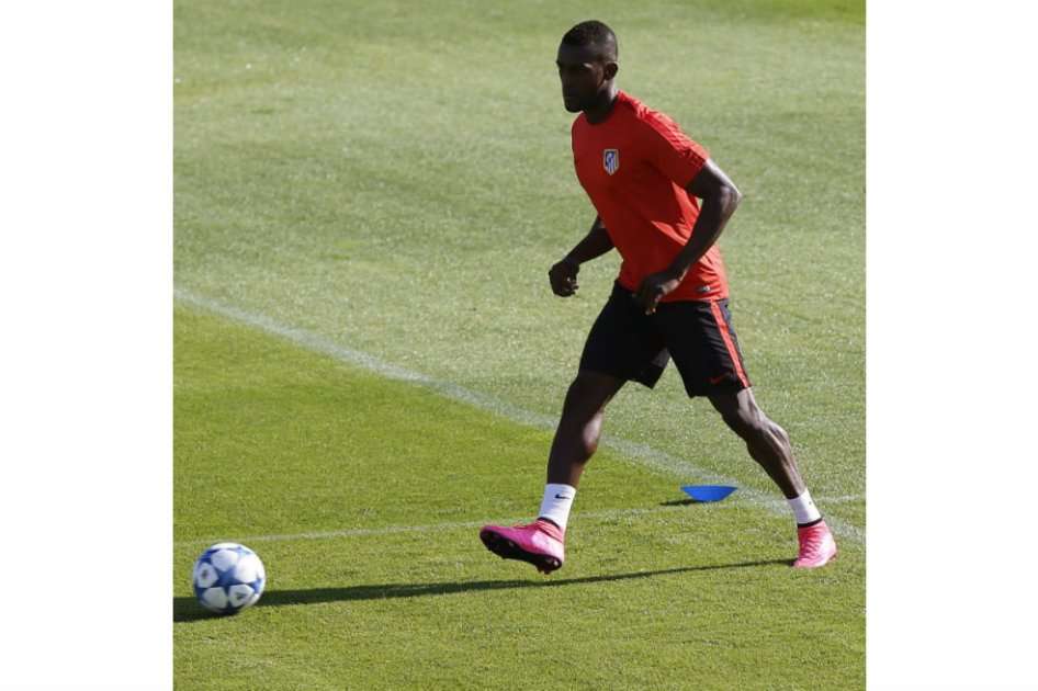 Jackson Martínez se entrena previo al partido contra Benfica. Foto: AFP