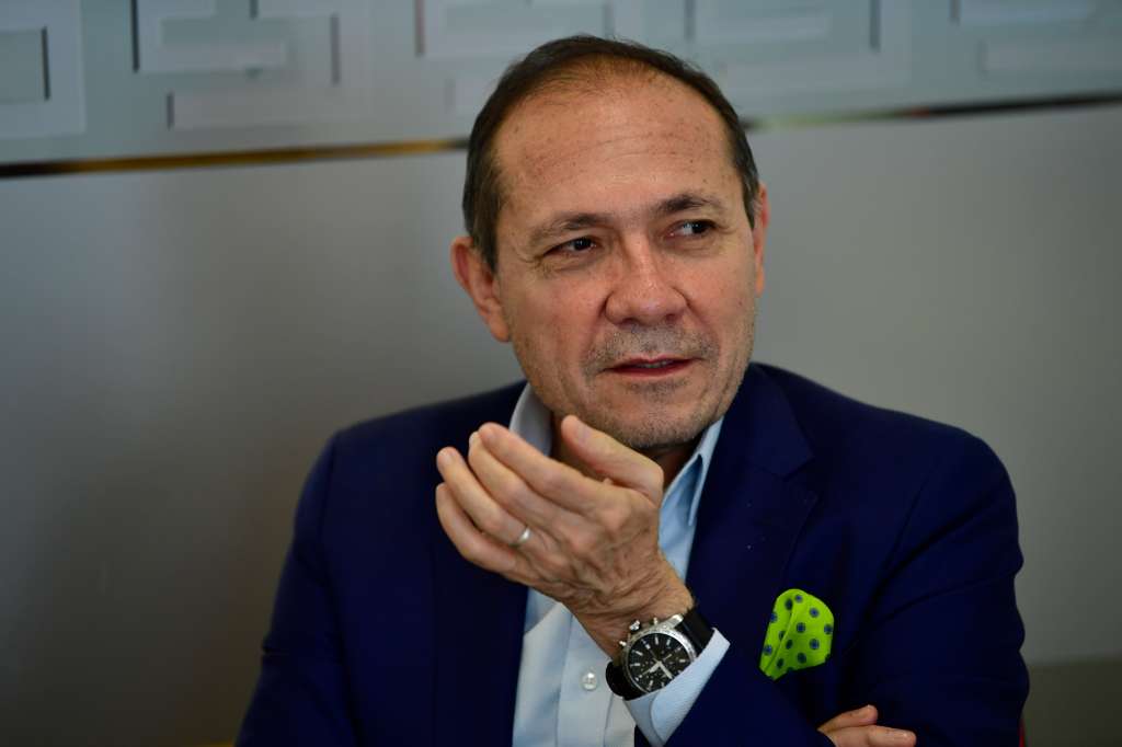Ministro del Trabajo durante entrevista en El Espectador