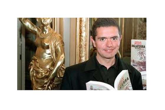 El escritor argentino Leonardo Brizuela.
