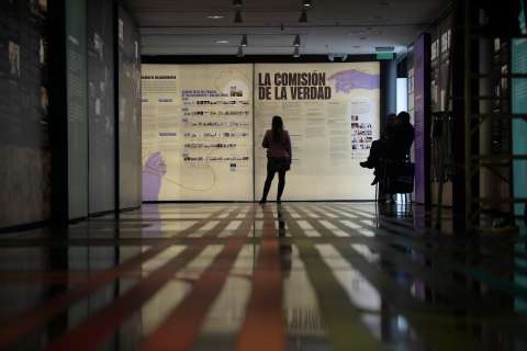 Excomisionados respaldan a padre De Roux en caso de denuncias de víctimas de abuso