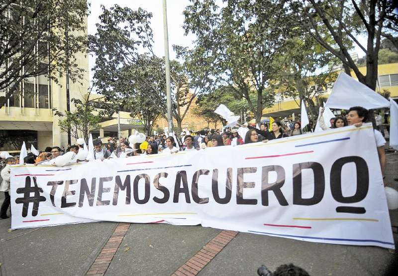 Las manifestaciones ciudadanas que piden implementar la paz se siguen viendo en Bogotá. / Cristian Garavito
