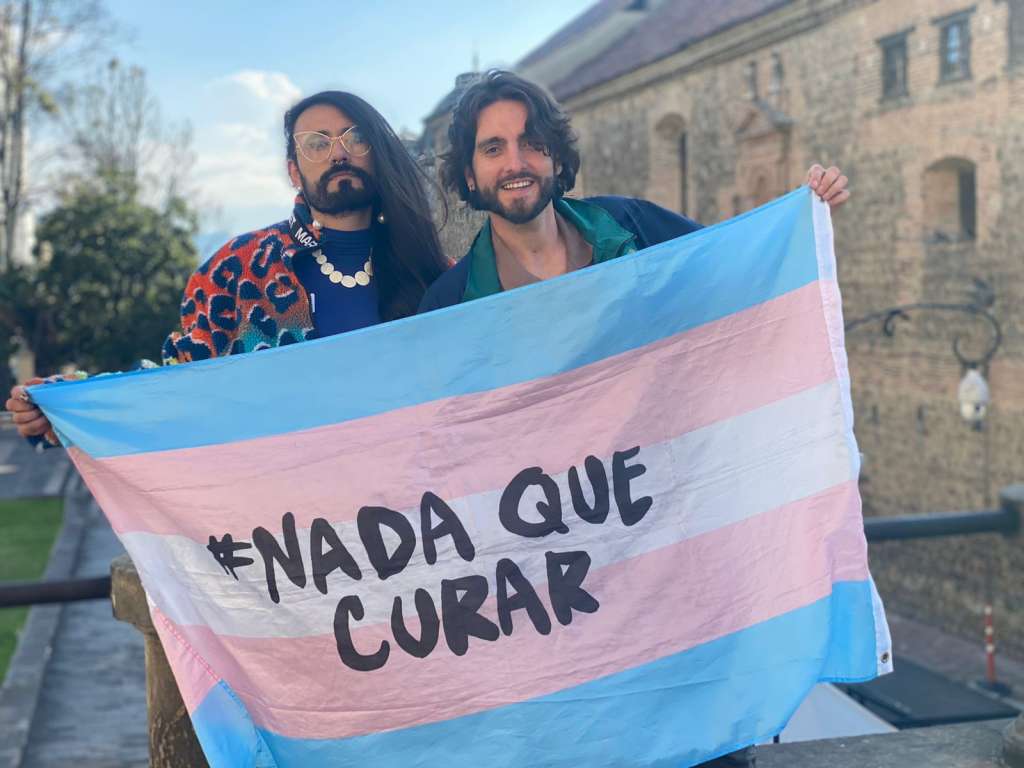 Danne Belmont (Izq) y David Zuluaga son sobrevivientes de las mal llamadas "terapias de conversión".