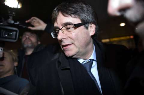 Parlamento catalán propone a Puigdemont como candidato a presidente