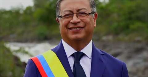 Petro viaja hasta Caño Cristales para sacarse su foto oficial como presidente