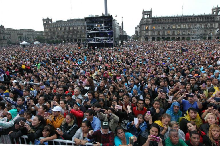 «Qué triste, fue decirnos adiós», cantó México en homenaje a José José