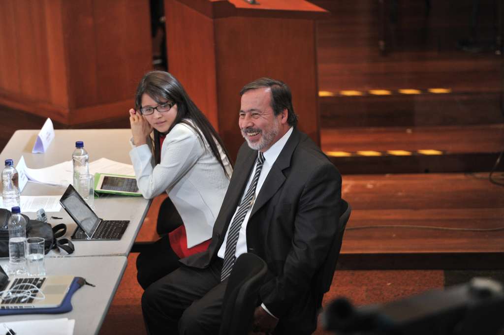 Audiencia del marco legal para la Paz ante la corte, entre los asistententes están: Juan Manuel Santos, presidente de la República; Gustavo Gallón, director de la comisión colombiana de juristas y demandante; Juan Fernando Cristo, presidente del congreso; Alejandro Ordoñez, Procurador general; Eduardo Montealegre, Fiscal General  y los magistrados de la corte Constitucional.