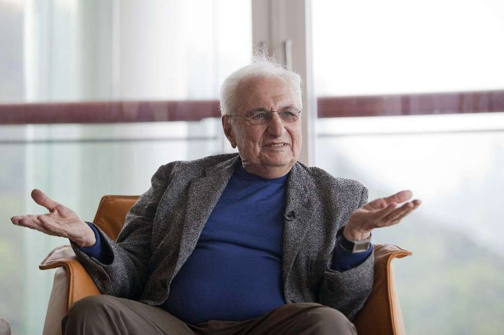 No es la primera vez que Gehry, de 92 años, colabora con la firma de moda.