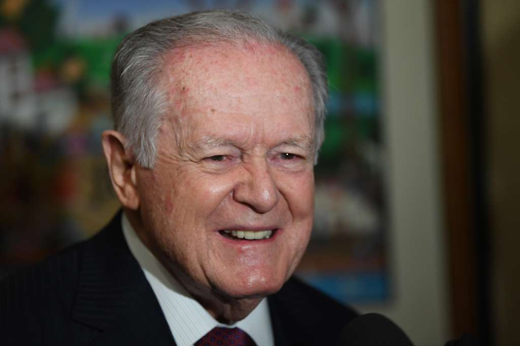 Empresario, banquero y constructor colombiano, presidente de la junta directiva del holding grupo Aval acciones y valores y el fundador del centro de tratamiento e investigación sobre cáncer