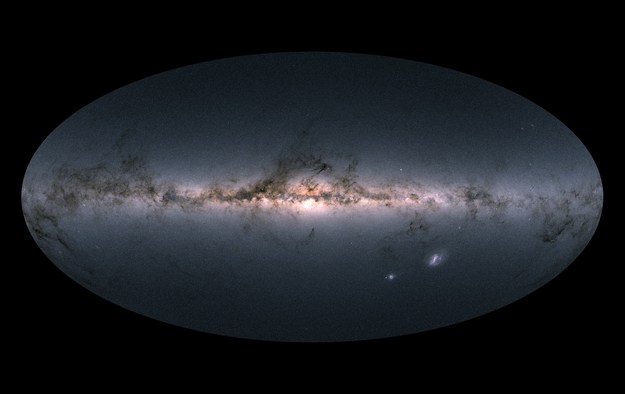 Por ahora, cerramos los ojos a tantas luces en el cielo