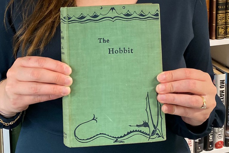 Hallaron edición original de “El Hobbit” y superó los 30.000 dólares en subasta