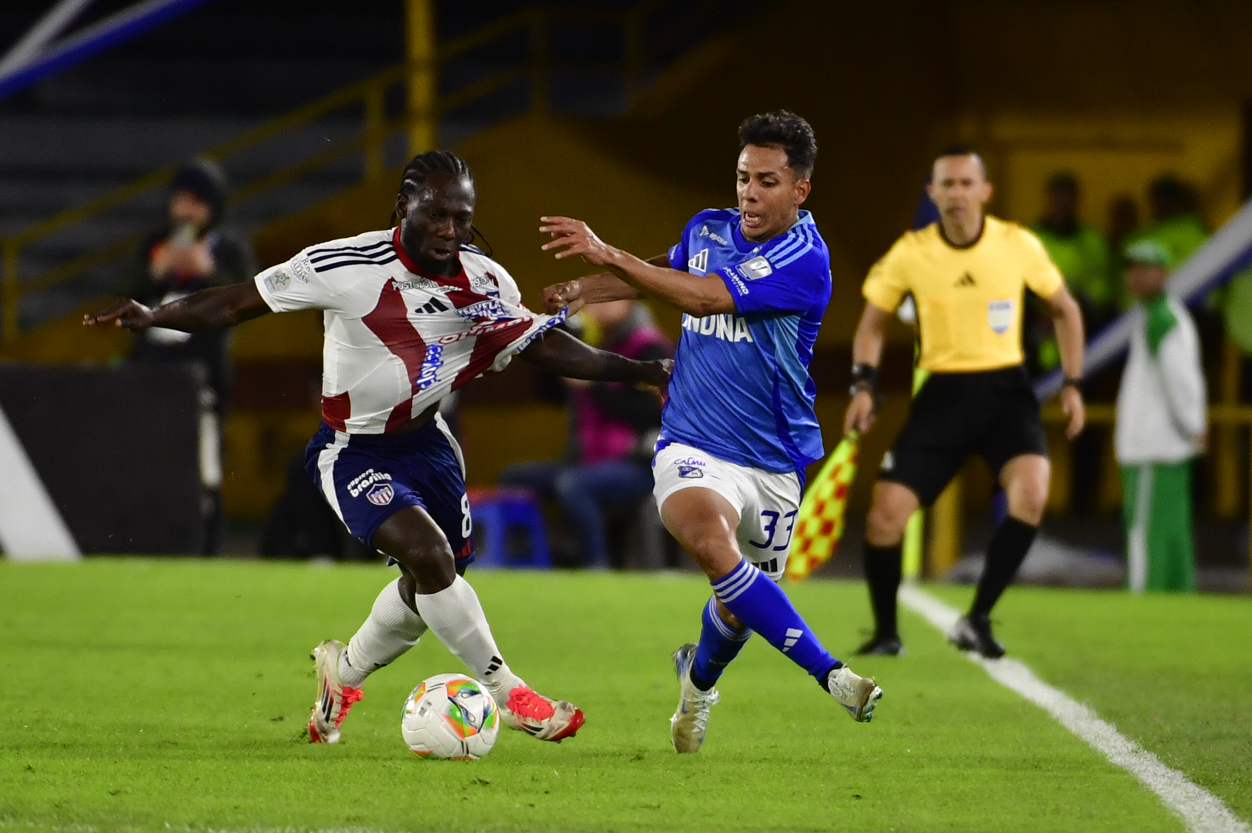 Partido entre Millonarios y Junior en el Estadio El Campin de Bogotá