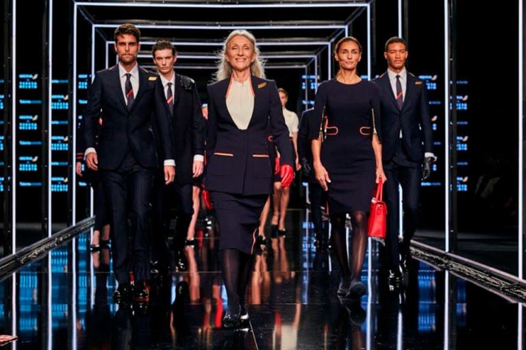 Elegantes y cómodos: así  son los uniformes de azafatas diseñados por una mujer